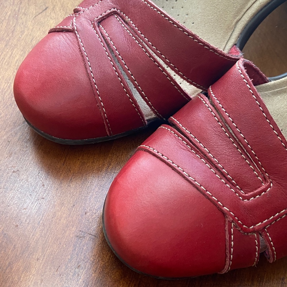 Clarks Red Leather Emily Daisy Heeled Dress Sandal Shoe Women's Size 8.5 - Picture 12 of 15